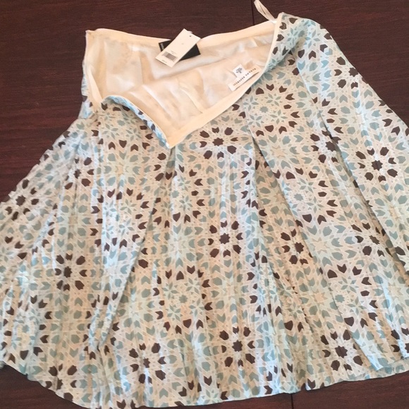 Never worn, Banana Republic midi skirt - Picture 2 of 4